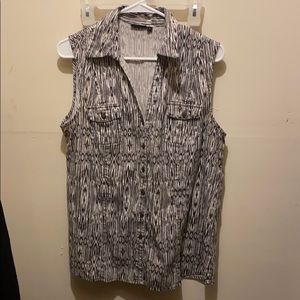 APT 9 sleeveless button up blouse